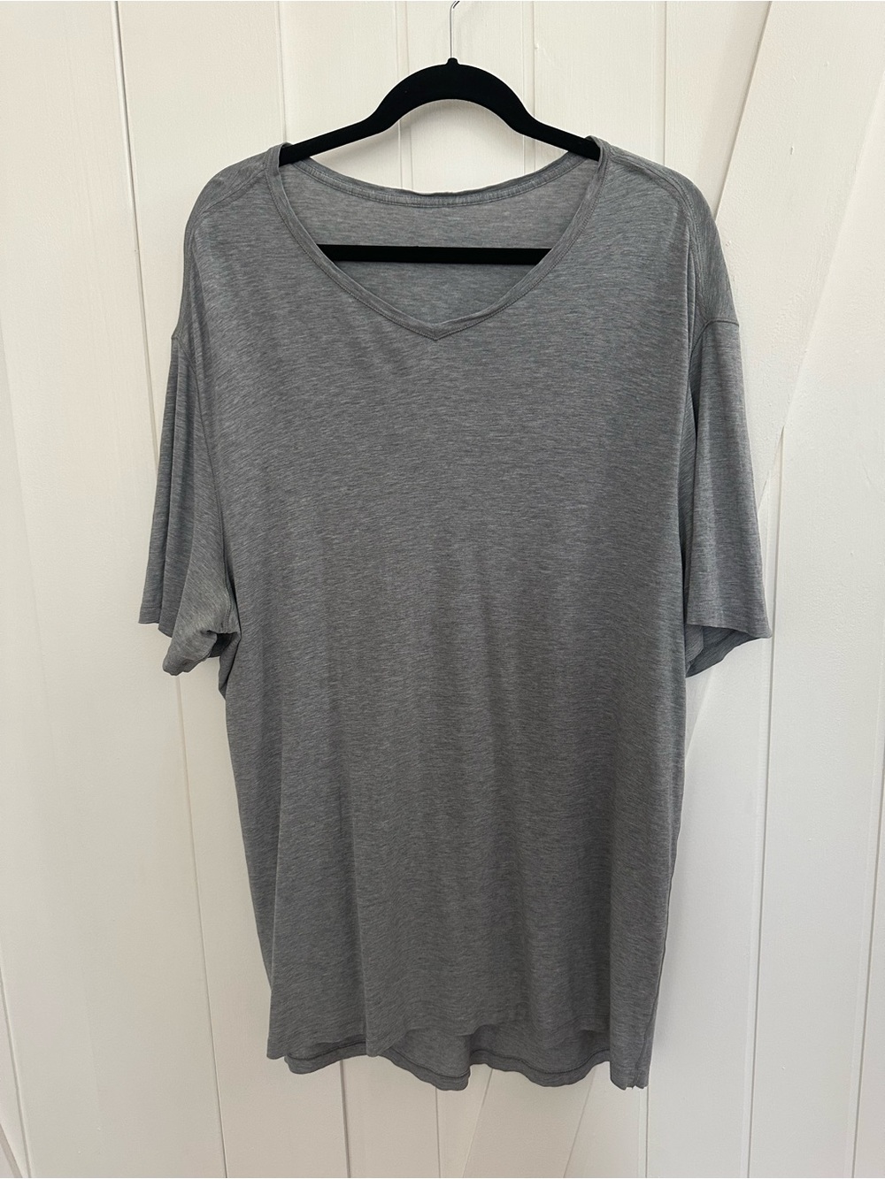lululemon athletica Men's Gray V-Neck Short Sleeve Tee